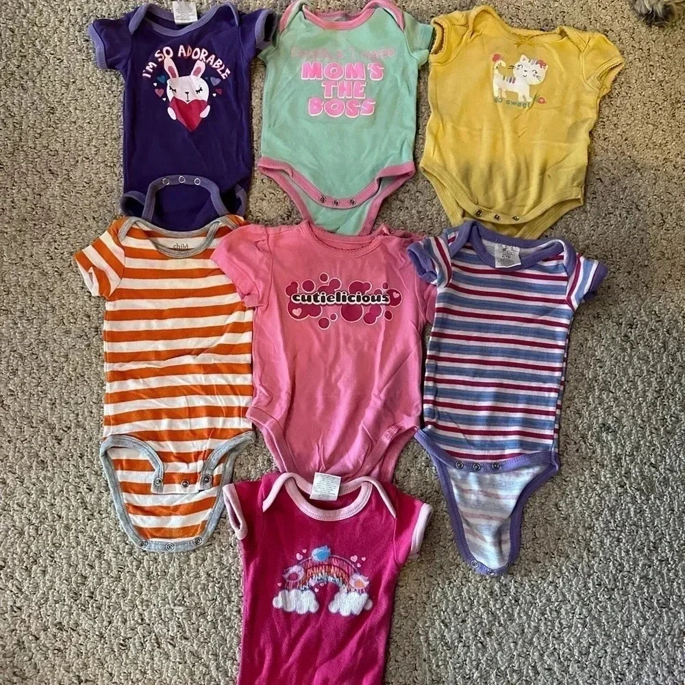 Baby Girl Bodysuit Onesie Bundle Lot of 7 Size 6–9 Months